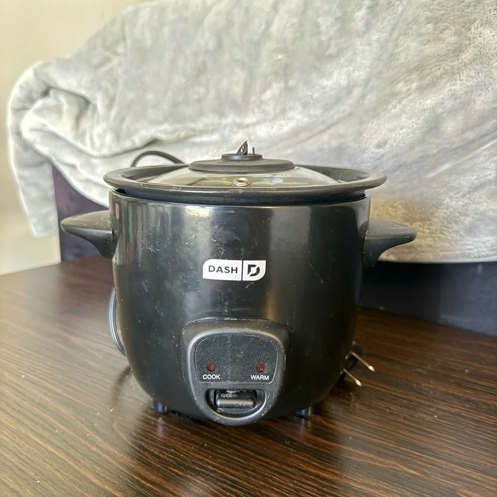 Dash Black Rice Cooker - Picture 1 of 6